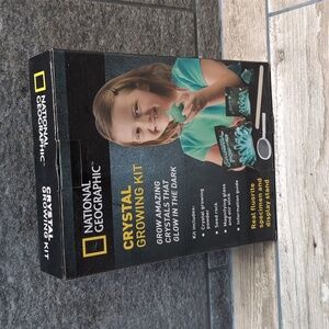 NEW National Geographic Glow in the Dark Crystal Growing Science Kit